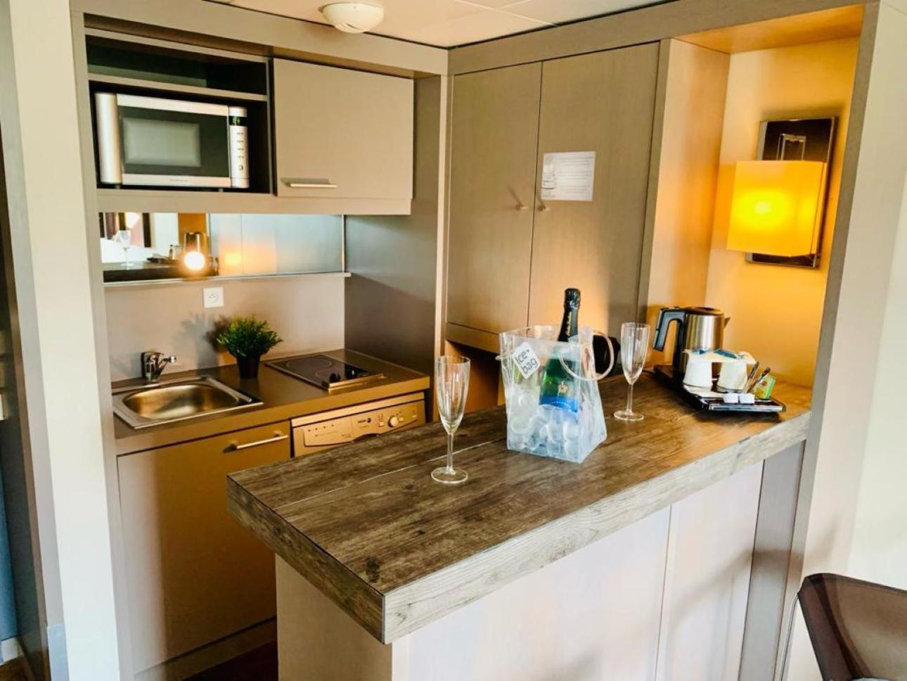 Standing Hotel Suites By Actisource Roissy-en-France Luaran gambar