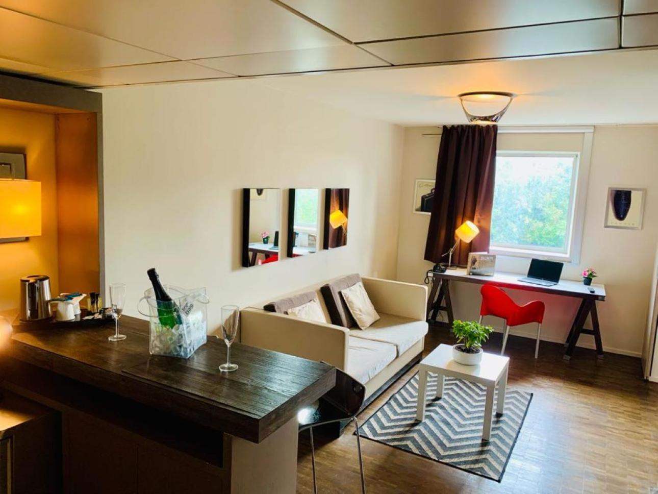 Standing Hotel Suites By Actisource Roissy-en-France Luaran gambar