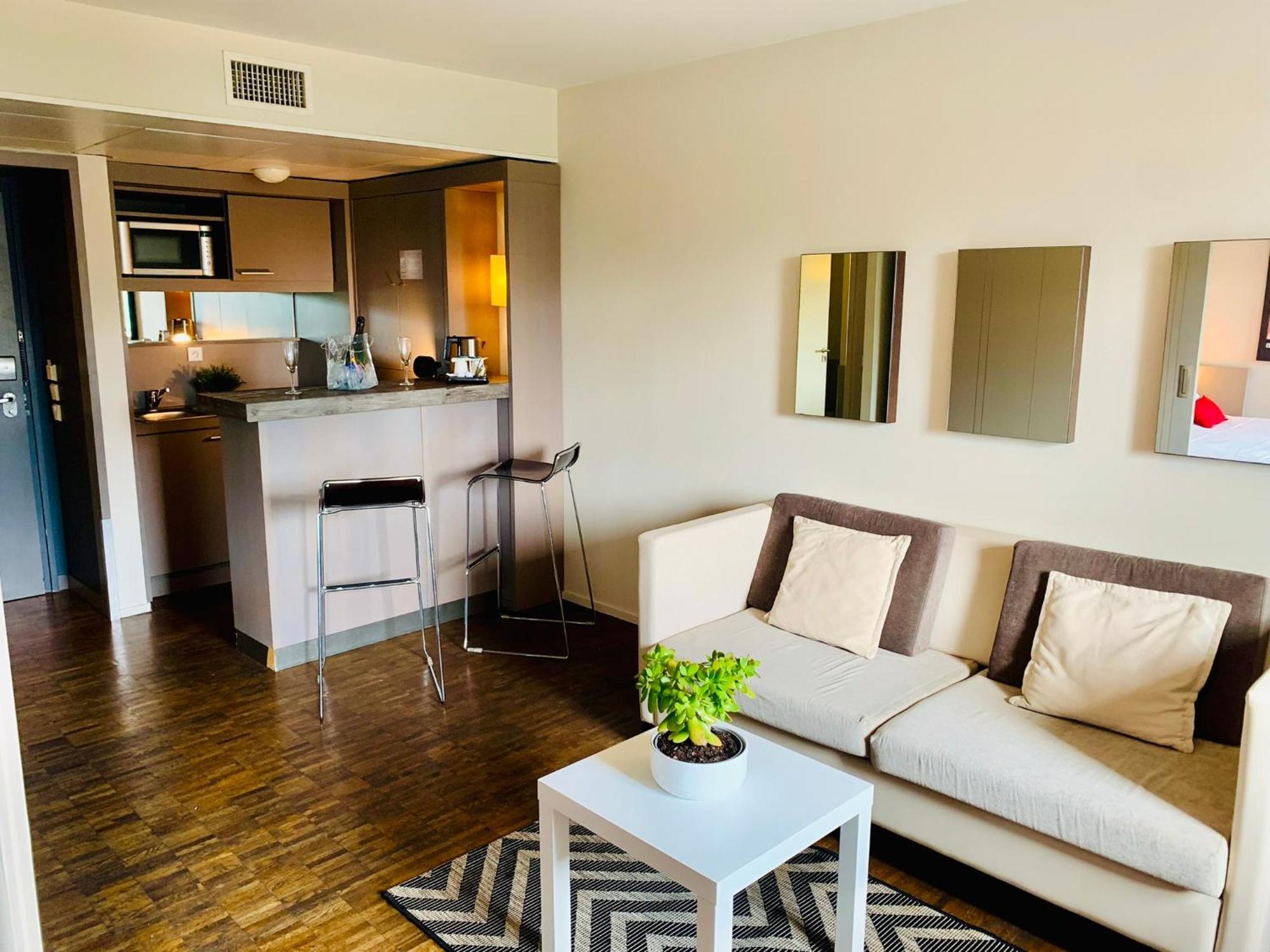 Standing Hotel Suites By Actisource Roissy-en-France Luaran gambar