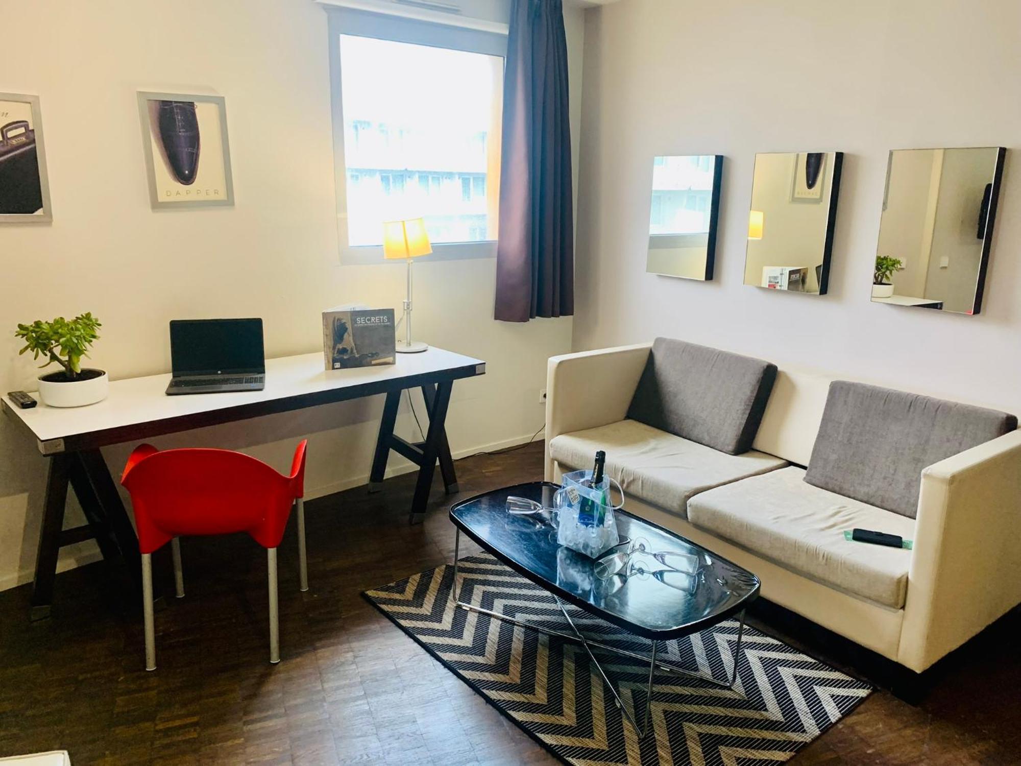 Standing Hotel Suites By Actisource Roissy-en-France Luaran gambar