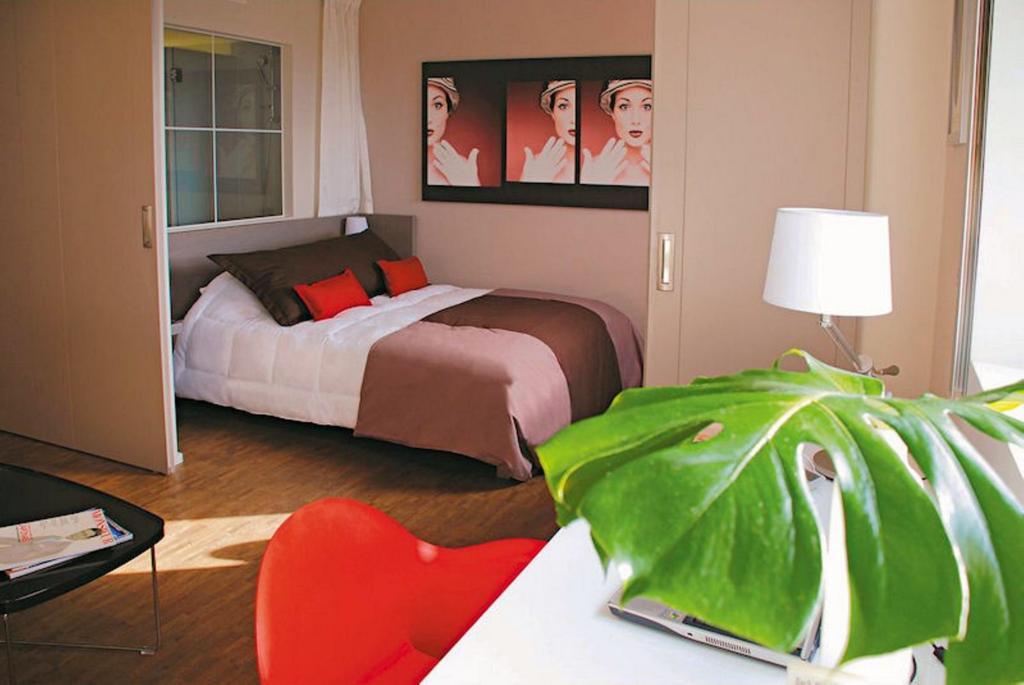 Standing Hotel Suites By Actisource Roissy-en-France Bilik gambar
