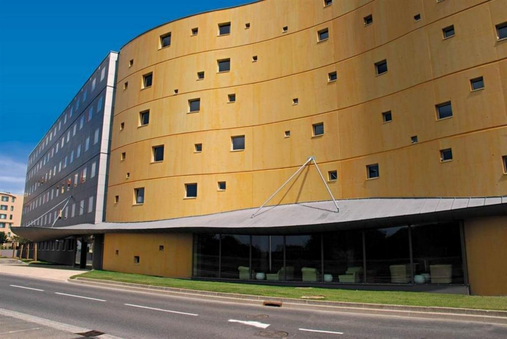 Standing Hotel Suites By Actisource Roissy-en-France Luaran gambar