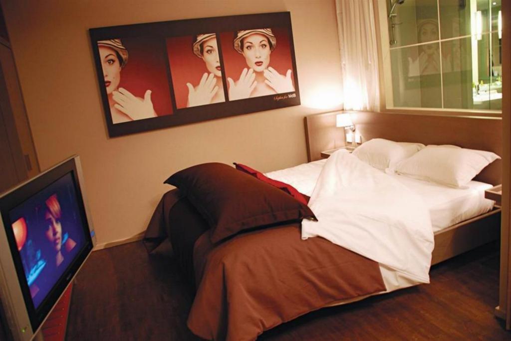 Standing Hotel Suites By Actisource Roissy-en-France Bilik gambar